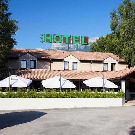 Logis Des Trois Massifs Hotell Claix  Exteriör bild