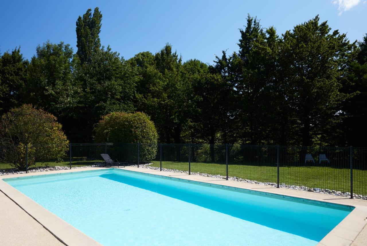 Logis Des Trois Massifs Hotell Claix  Exteriör bild