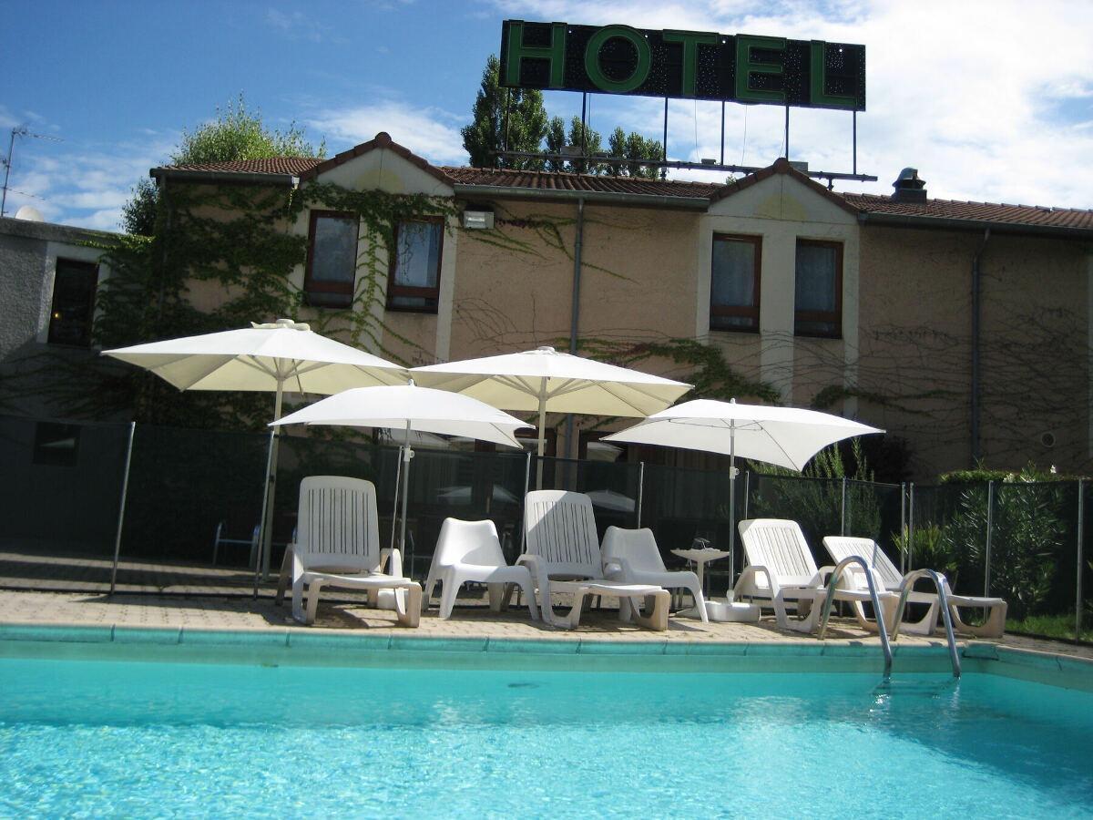 Logis Des Trois Massifs Hotell Claix  Exteriör bild