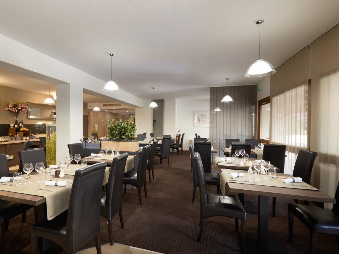 Logis Des Trois Massifs Hotell Claix  Exteriör bild