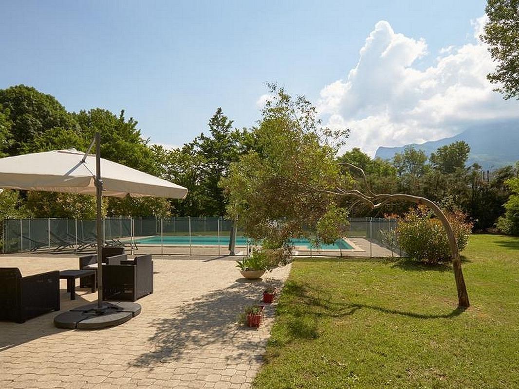 Logis Des Trois Massifs Hotell Claix  Exteriör bild