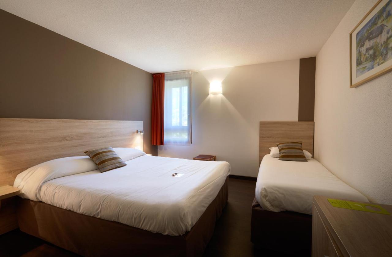 Logis Des Trois Massifs Hotell Claix  Exteriör bild