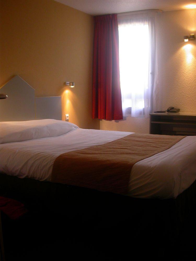 Logis Des Trois Massifs Hotell Claix  Exteriör bild