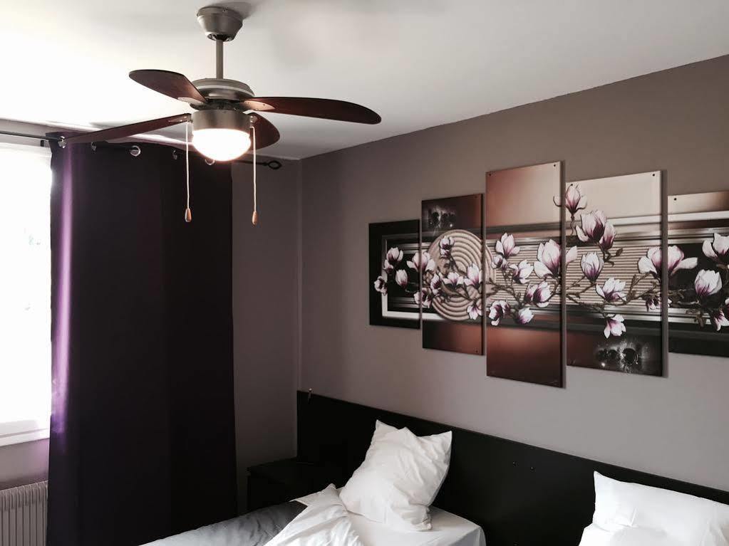 Logis Des Trois Massifs Hotell Claix  Exteriör bild